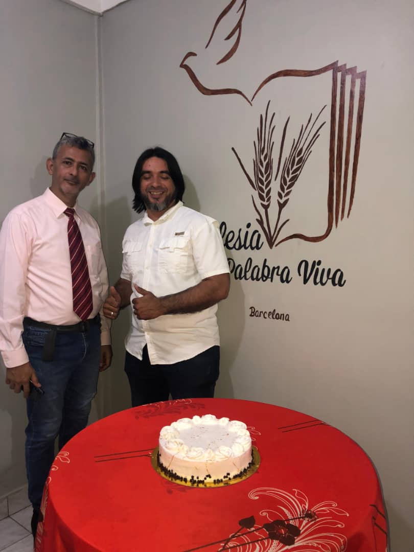 Yonder Oviedo y Javier, líderes de Iglesia Palabra Viva Barcelona